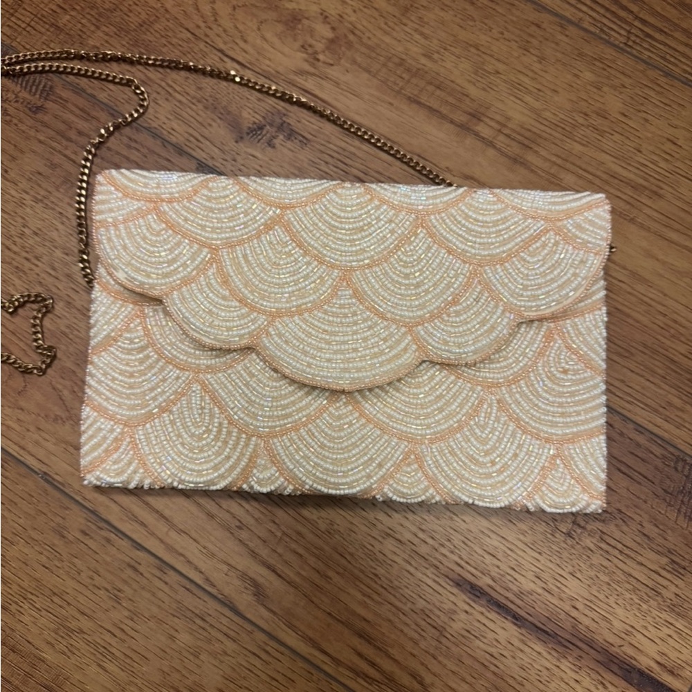 Antik Kraft Cream and Gold Scalloped Clutch